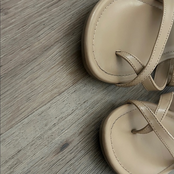 G by Guess Beige Sandals with Gold Accents - Picture 4 of 5